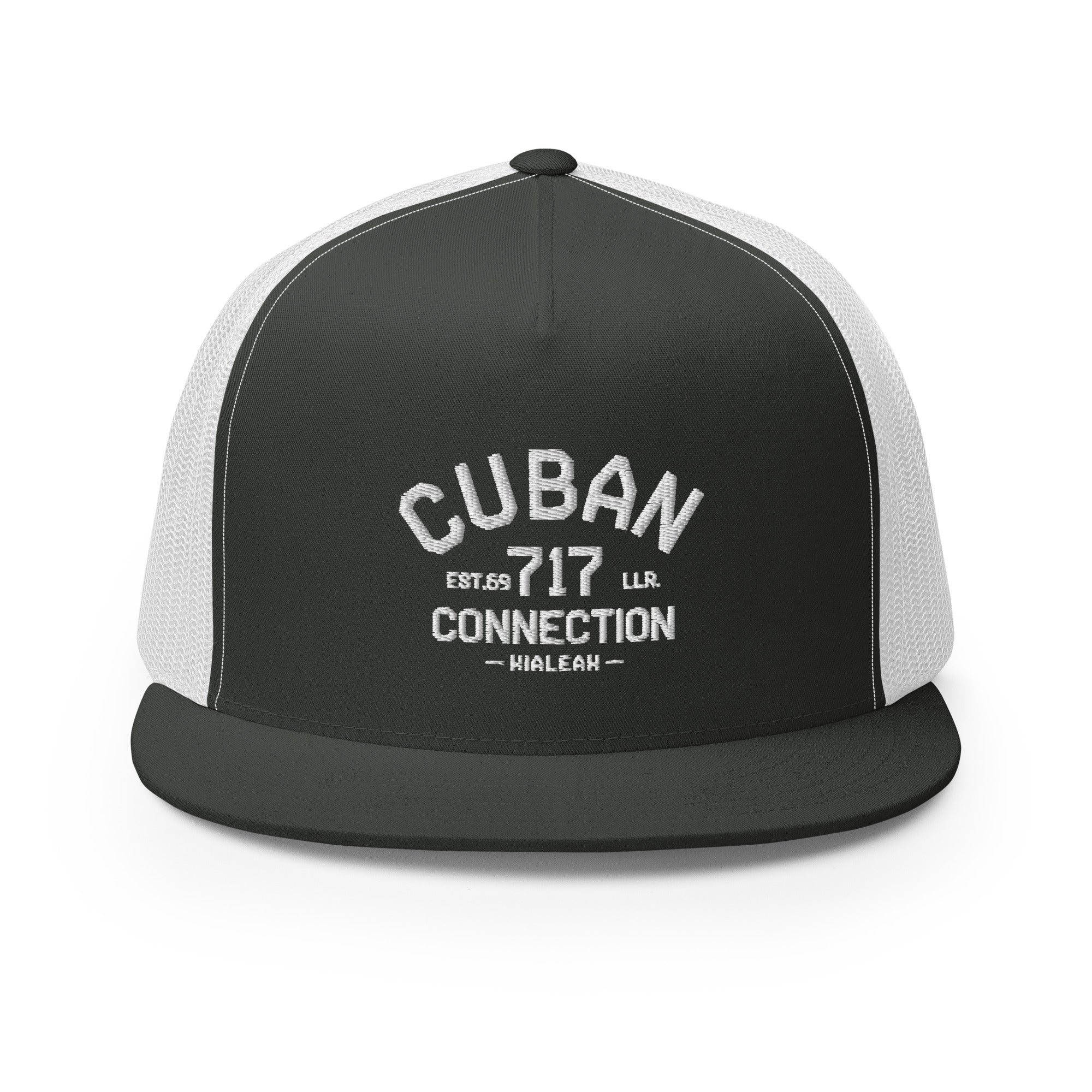 Clásico White Embroidered Logo Trucker Cap