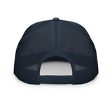 Clásico White Embroidered Logo Trucker Cap