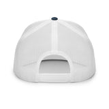 Clásico White & Red Embroidered Logo Trucker Cap